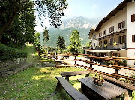 Albergo Il Castellino Boario Terme Εξωτερικό φωτογραφία