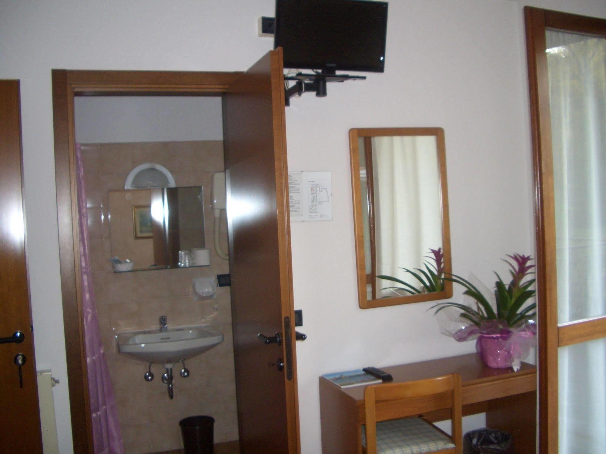 Albergo Il Castellino Boario Terme Εξωτερικό φωτογραφία